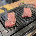 Yakiniku 名もなき名店へ 一切入魂一枚売り焼肉 - 