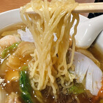 新華園 - 麺はこんな感じ♪