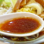 極太濁流ラーメン ら・けいこ - 濃いめの醤油スープ