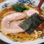 かまや食堂 - やわらかいチャーシューを崩して麺に絡ませて食べる。