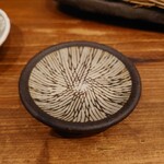 さささのさ - よく冷えたお醤油皿。