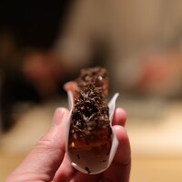 肉割烹 上 - 春巻きの上から黒トリュフ