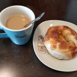 こむぎ ベーグル&コーヒー - Wチーズ。