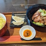 自家製餃子 豚骨タンメン 六花 - 