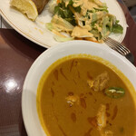 アショカ - 相方さんのはちょっと辛めのチキンカレー。