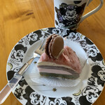 手創菓子工房 明月堂 - 上にはマカロン付き