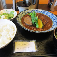 割烹 田一 - 牛タン乗せ煮込みハンバーグ　1000円