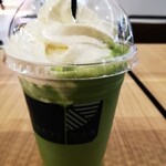 西条園抹茶カフェ - 西尾抹茶ミルクソフトフロート　アップ