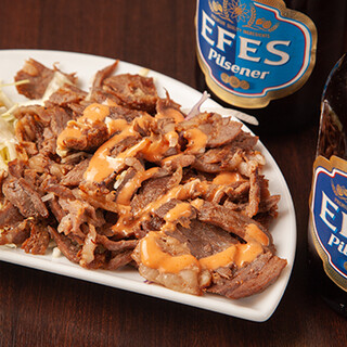 "An Array of Turkish Beers and Wines Not Often Seen Elsewhere◎"