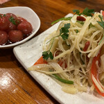 上海ブラッセリー - 冷たいトマトと期間限定メニューの新じゃがのシャキシャキサラダ