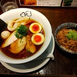 らーめん 鶏喰 - 特製 鶏の醤油らー麺 & ピリ辛鶏そぼろご飯