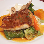 ブラッスリー・グー - 真鯛のポワレ ぺルノーソース(ディナーコースの主菜)