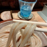 中華蕎麦 とみ田 - 全粒粉の麺