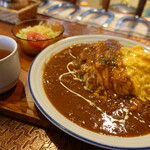 レオス - オムカレー（¥800税込み）スープ/サラダ付きます