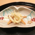 まき村 - シラウオの2色揚げ