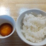 自家製麺 くろ松 - 濃厚うに醤油漬け卵ごはん