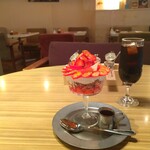 CAFE KATSUO - ■春色苺の贅沢パフェ