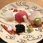 まき村 - お造り：千葉のヒラメ、メジマグロ、佐島のイカ