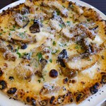 Trattoria Credenza - ローストチキンとキノコのピザ