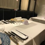 レストラン タニ - テーブル