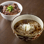 Set of soba and miso marinated beef tongue bowl