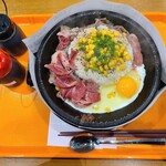 Pepper Lunch - お肉たっぷりビーフペッパーライス(990円)です。