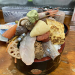 幸寿司 - びっくり丼（900円）税込【令4和年04月06日撮影】