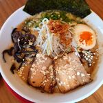 麺屋むすび - 黒とんこつラーメン 825円