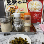 Nibo Shira-Men Aoki - R4.4  ランチタイムセルフサービスの高菜