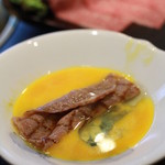 おんどる - すきしゃぶ：脂を落とさない様にクルっと巻き、とき卵にくぐらせて食べる＾＾