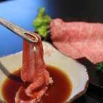 おんどる - すきしゃぶ：まずは割り下に浸す