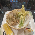 金沢まいもん寿司 - ほたるいかと春野菜の天ぷら７７０円。春野菜は大好物の蕗の薹で、ラッキーです（╹◡╹）