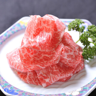 自社管理の“えぞ但馬牛”を名物「レアステーキの薄切り」で堪能