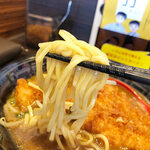 Koko Ichibanya - 麺はやや細めの中太麺。ストレート系でしょうか。