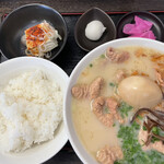 もつ煮 王里 - 豚もつラーメン　750円