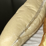 プレジャパーティー - 白いフランスパン。柔らかい生地にホイップとカスタードクリーム