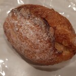 パンとお話 アップルの発音 - 家内が全部たべてしまった(マカダミアナッツと黒胡椒)