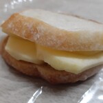 パンとお話 アップルの発音 - りんごとピスタチオクリーム340円