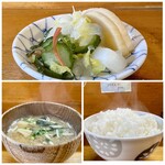 Hisamoto - お漬物
                        この日は白菜と胡瓜の甘酢漬けにたくあん
                        ご飯はいつも炊き立て
                        お味噌汁も懐かしい味がします♪