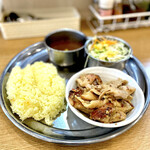 カレーの店 ガン爺 - ランチ（チキンハッサン）サラダ付き