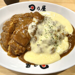 Hinoya Curry Suzuka Shirako Ten - 招牌炸豬排咖哩加烤起司配料