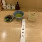 Isehiro - 最初に出てくるお新香とお茶と鳥スープ