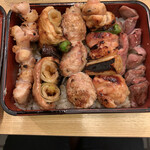 伊勢廣 - 焼き鳥重　皮身　ネギ巻き　団子　もも肉　砂肝