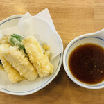 ウエスト - イカと野菜の天ぷら