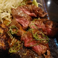 黒毛和牛専門 天の幸山の幸 淀屋橋店  - ハラミステーキは少なくみえたものの、5切れが重なっていました！満足です✨