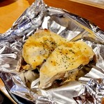 5坪海らふ家 - 牡蠣のチーズ焼き 2個600円