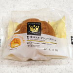 LAWSON - 料理写真:生カスタードシュークリーム