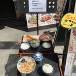 海鮮問屋　地魚屋 - 日替わりメニューのディスプレイ