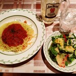 LALA - ミートソーススパゲティとランチサラダ