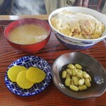 Kanou Ya - 怀旧的大根味噌汤，青豆也很美味(๑´ڡ`๑)